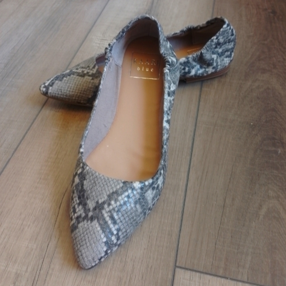 Kaari blue brand flats size 6